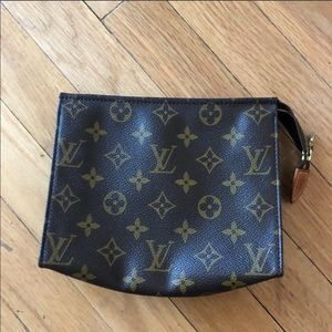 LV pouch
